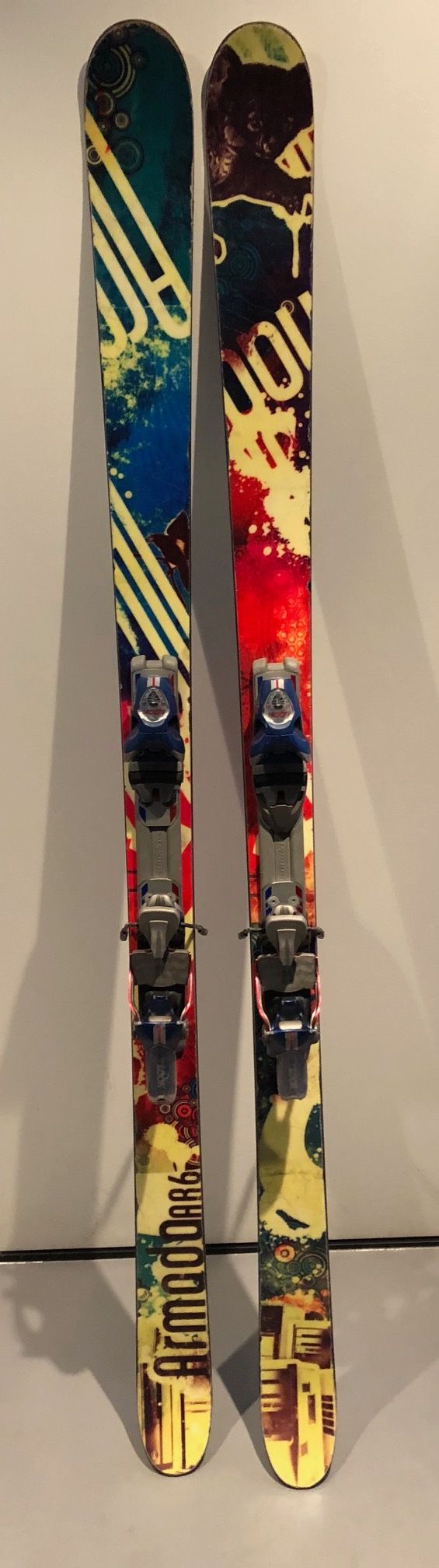 Armada AR6 twintip freestyle ski s Look pivot