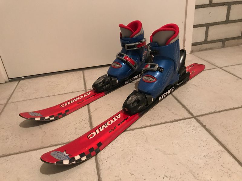Uitdrukking keten aankunnen Atomic kinder ski's en Nordica skischoenen