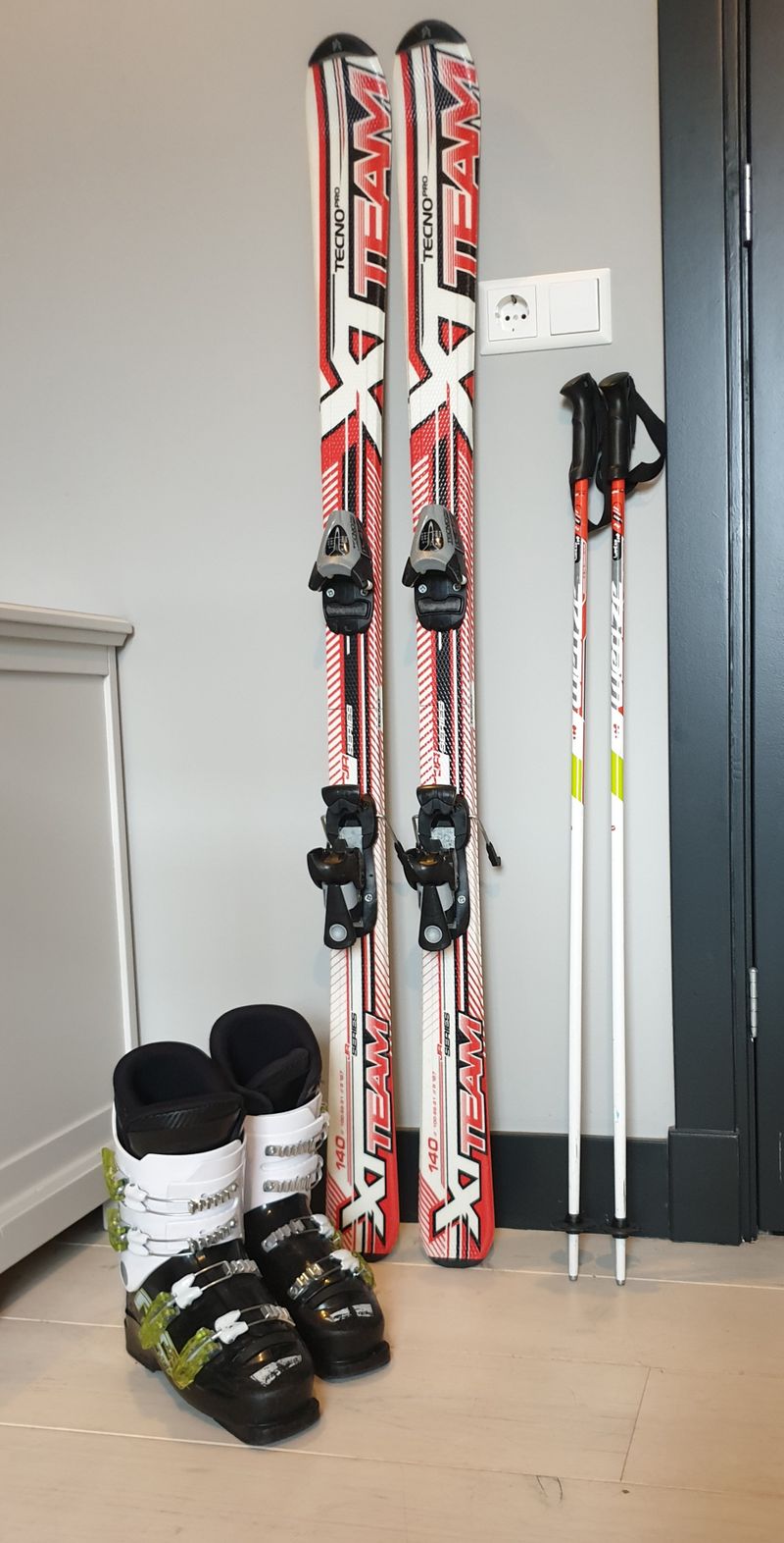 Gespecificeerd Faculteit voorbeeld Junior ski set, Tecno pro team 140, Fischer RC4 maat 39.5 (25.5)