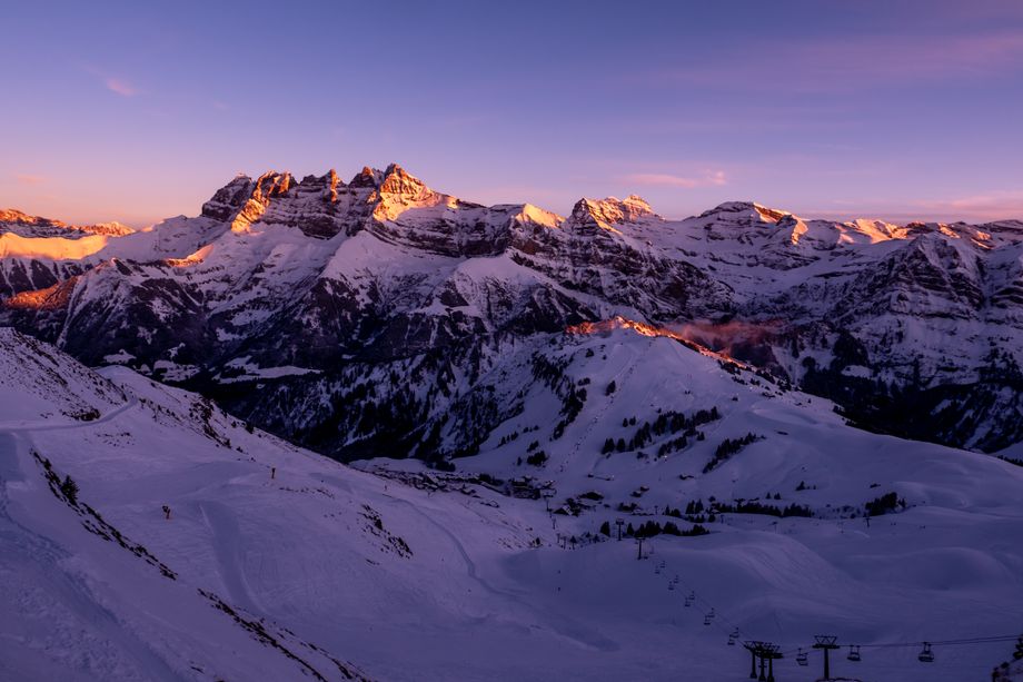 Zonsondergang vanuit het skigebied