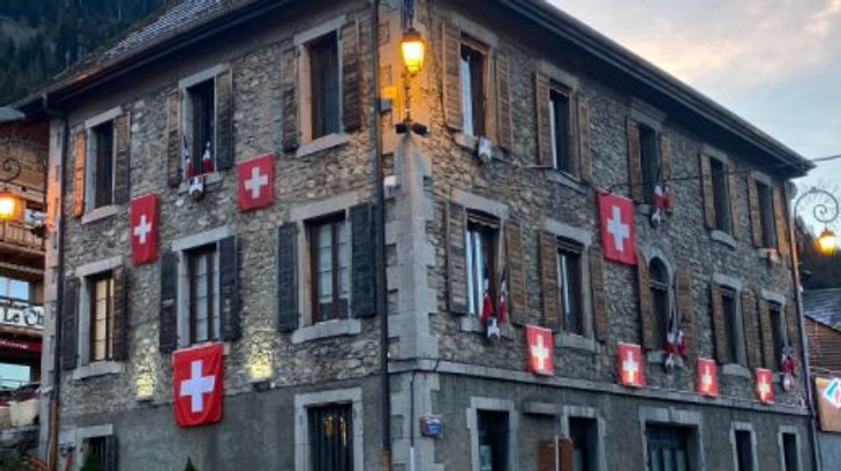 Châtel hangt de Zwitserse vlag uit