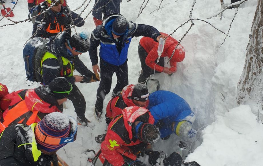 De sneeuwschoenwandelaar werd onder 2,5 m sneeuw gevonden. Beeld: PGHM Savoie