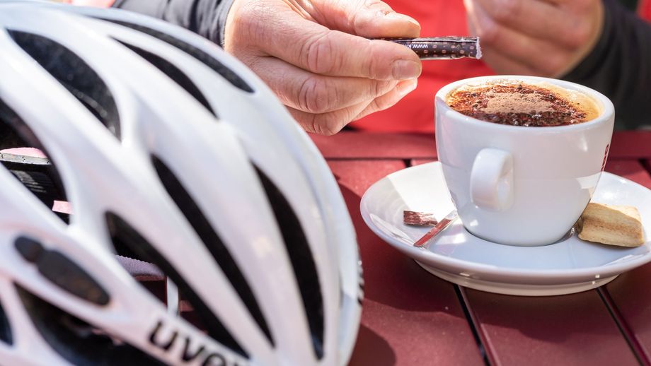 Kopje koffie tijdens een fietstocht: coronabewijs verplicht!