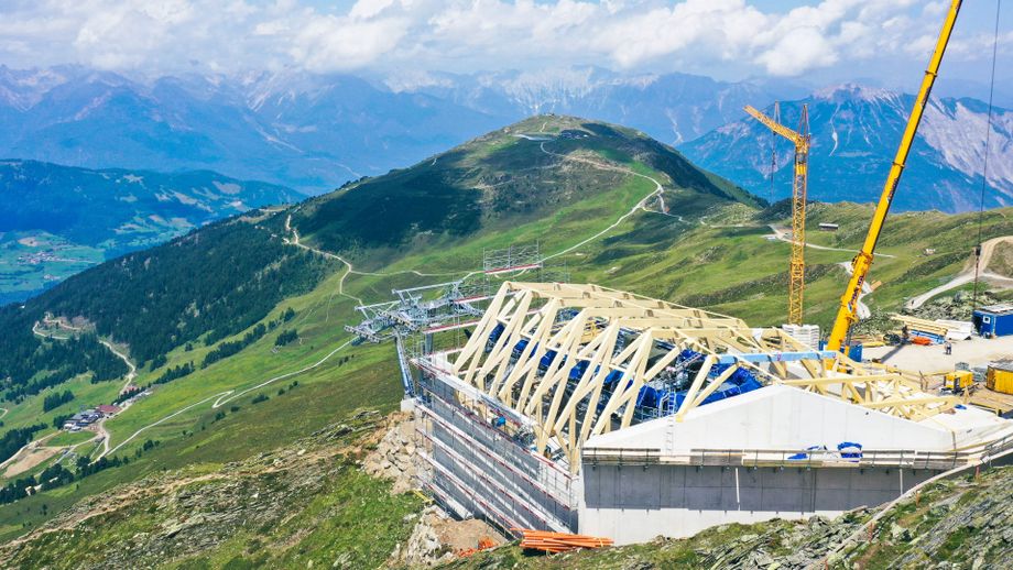 Het bergstation van de nieuwe Hochzeiger 2.5 stoeltjeslift (pitztal.com)