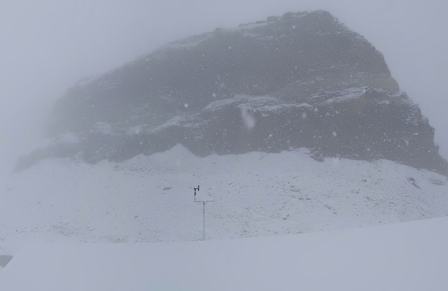 Zware sneeuwval boven Zermatt (CH)
