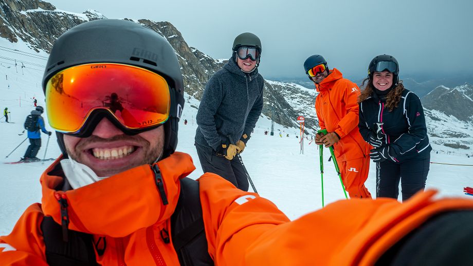 Rene, Sietse, Arjen en Niki op de gletsjerpiste van de Kitz.