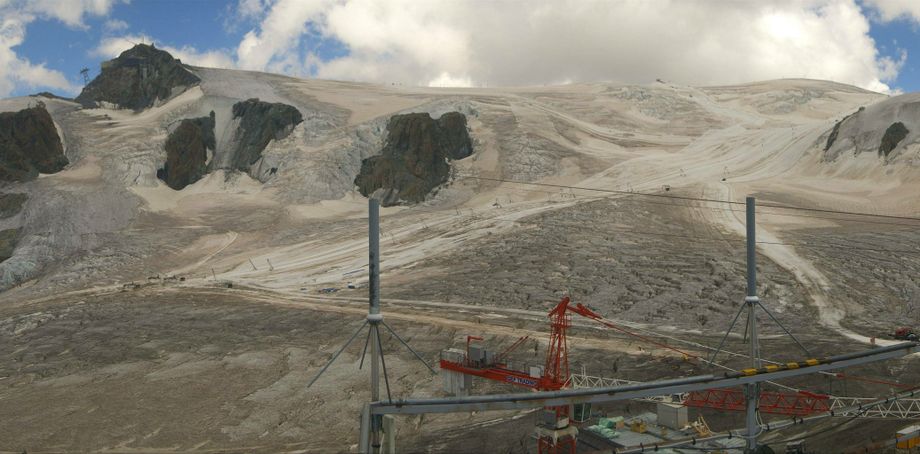 Sneeuwgebrek in het zomerskigebied van Zermatt (cervinia.panomax.com)