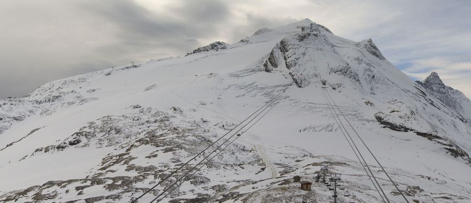 Een cosmetisch sneeuwlaagje maakt dat de Grand Motte gletsjer boven Tignes er best goed uitziet