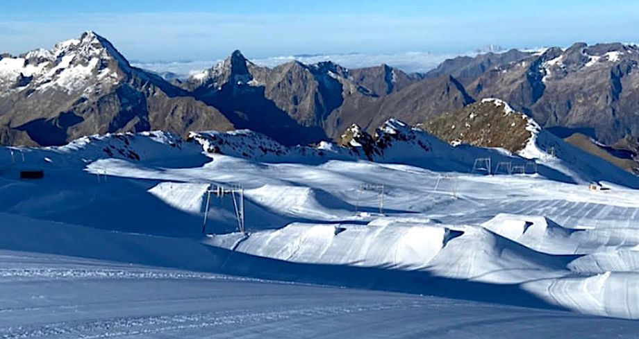 Ook Les Deux Alpes ziet er niet slecht uit, maar schijn bedriegt er ligt amper sneeuw