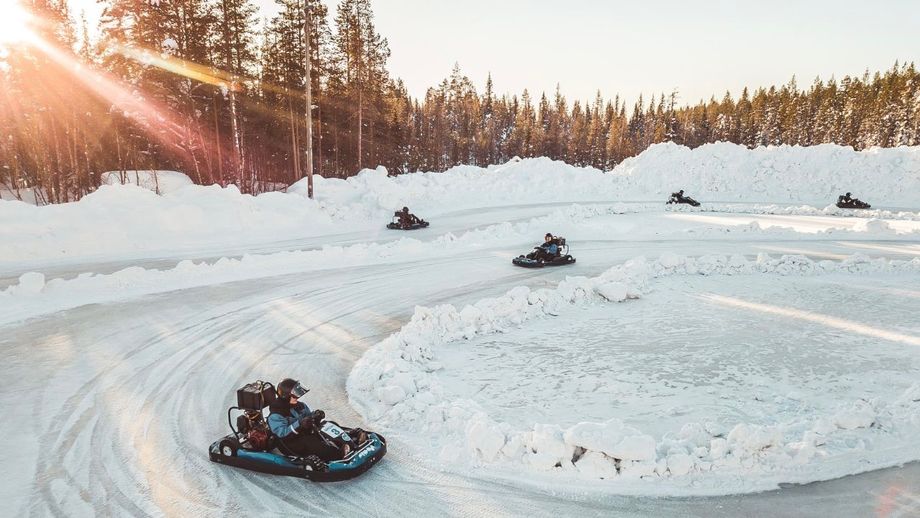 Ice karten: een alternatieve wintersportactiviteit in Fins Lapland.