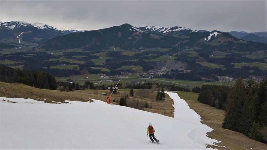 Onze laatste afdaling van dit seizoen hier in St. Johann, de heerlijke zwarte piste naar Oberndorf in Tirol