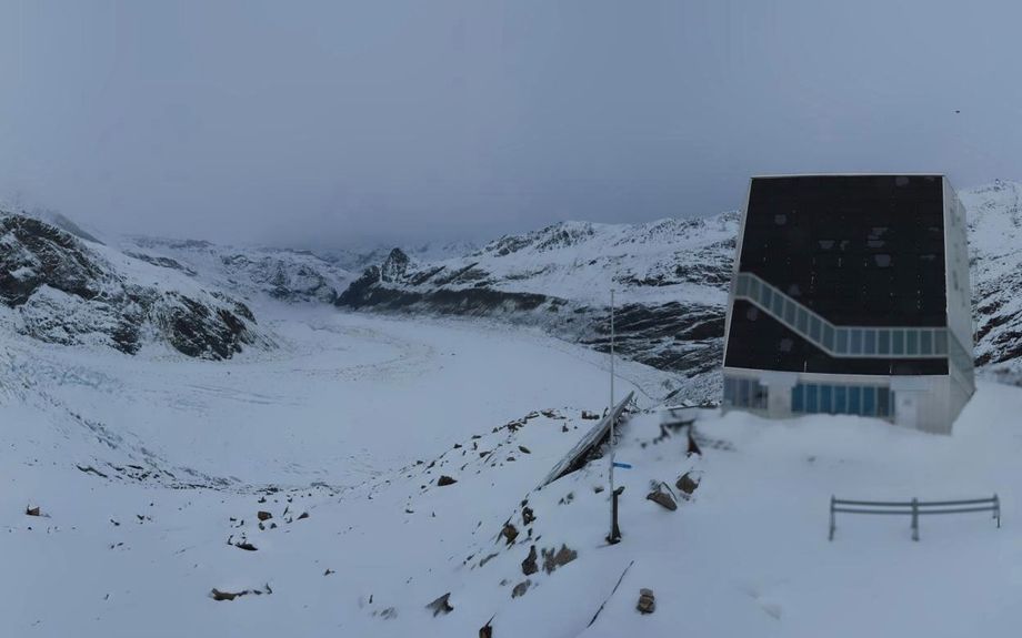 De sneeuwgrens heeft zich tot in het hooggebergte teruggetrokken (webcam Monte Rosa, 2883m) 