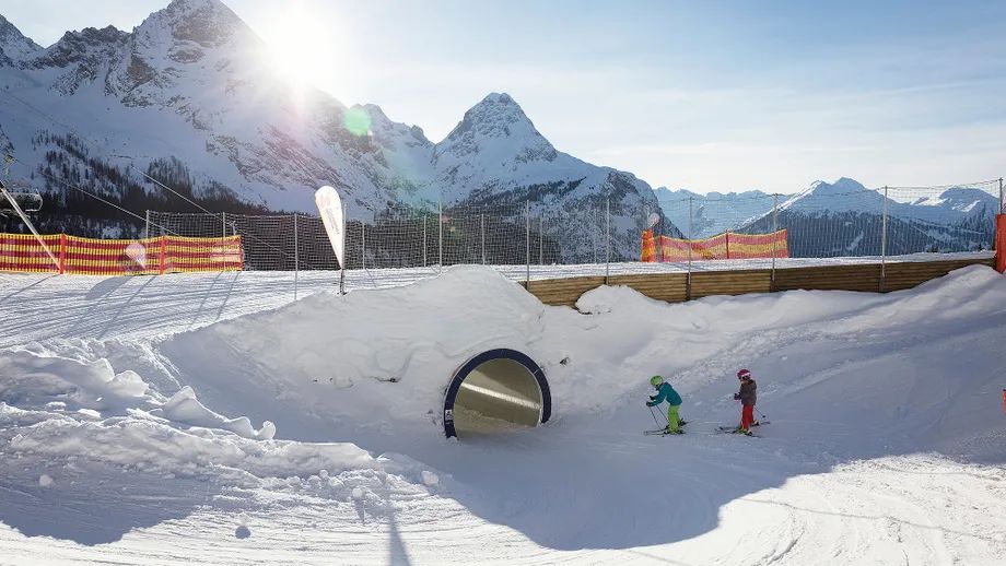 Skifahren in der Tiroler Zugspitz Arena (©Tirol Werbung-Hörterer Lisa)