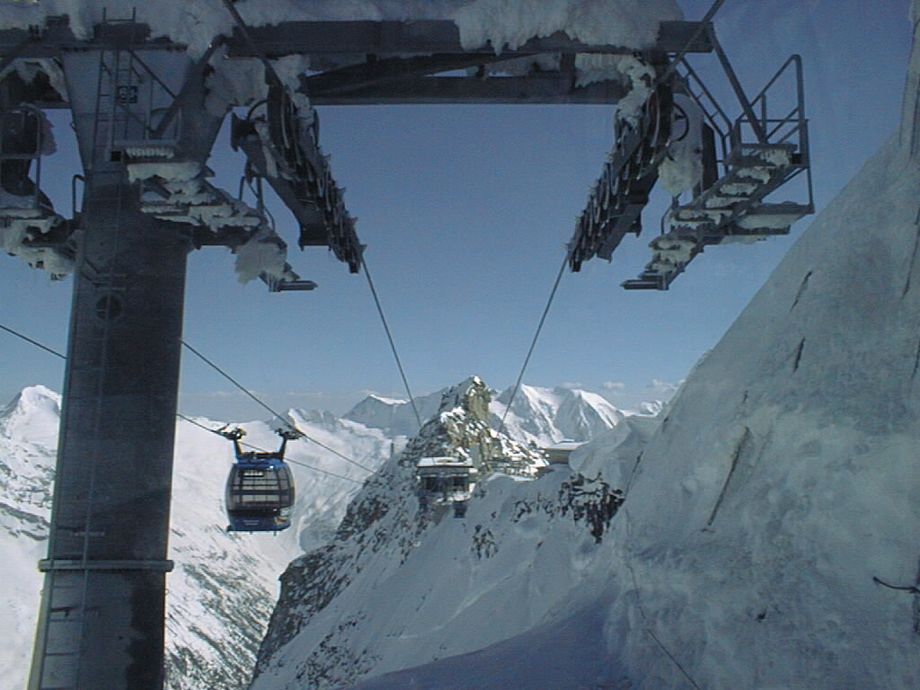 De gondels van de Zillertal Gletsjerbahn in Hintertux - foto: Jansen Media
