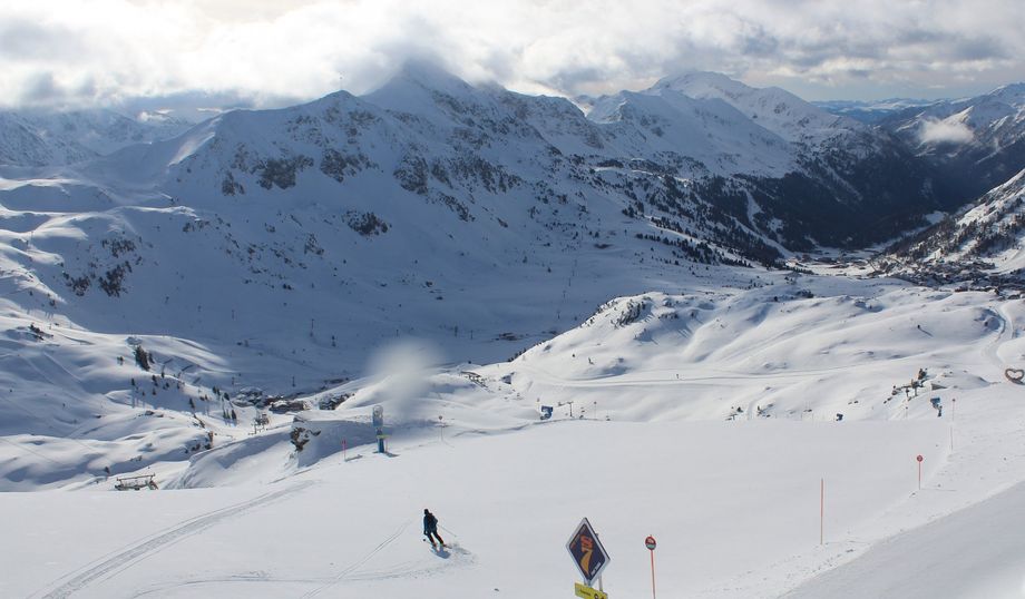 Een vers laagje sneeuw op de piste in Obertauern (A)
