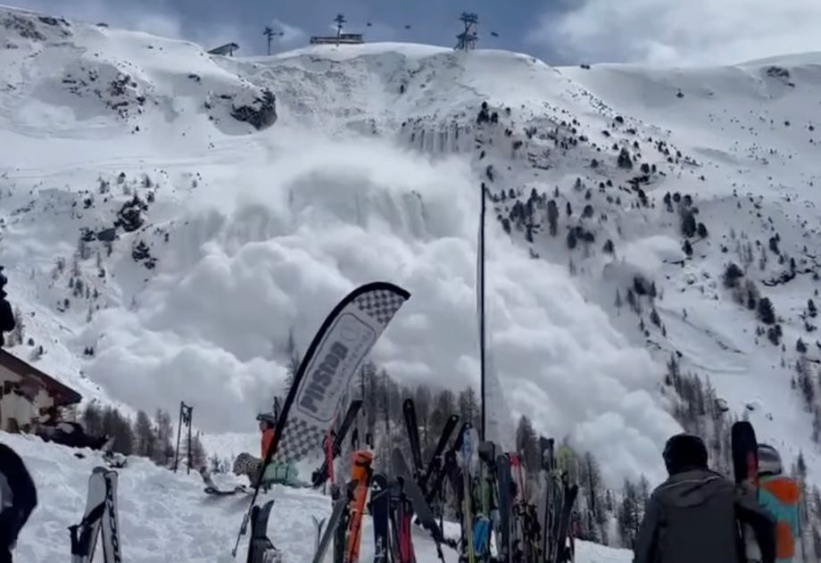 Screenshot van de lawine in Zermatt. Beeld: Ponoma Media