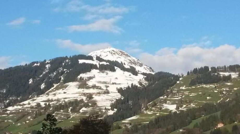 De nog witte Hohe Salve (O) in Tirol onder een blakende zon, via @SkiweltNL