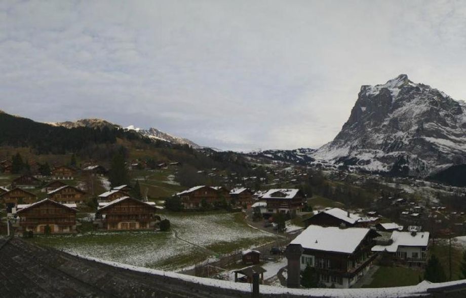 Woensdag kan het er boven 1000m even weer winters uitzien (Webcam: Grindelwald (CH))