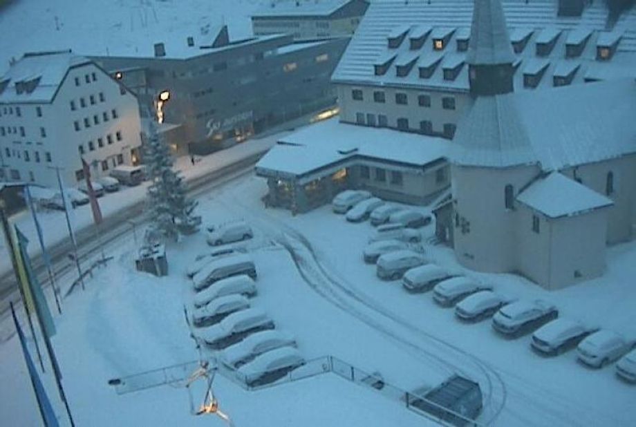 De eerste sneeuw is gevallen in Sankt Christoph am Arlberg (O)