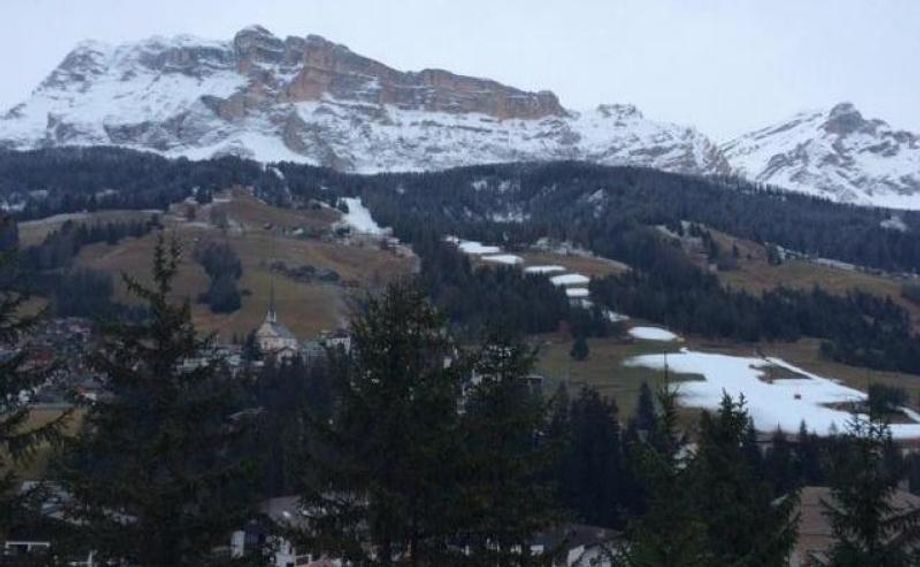 Voorlopig blijft het groen in de Dolomieten (Alta Badia, via de app Sneeuwhoogte+)