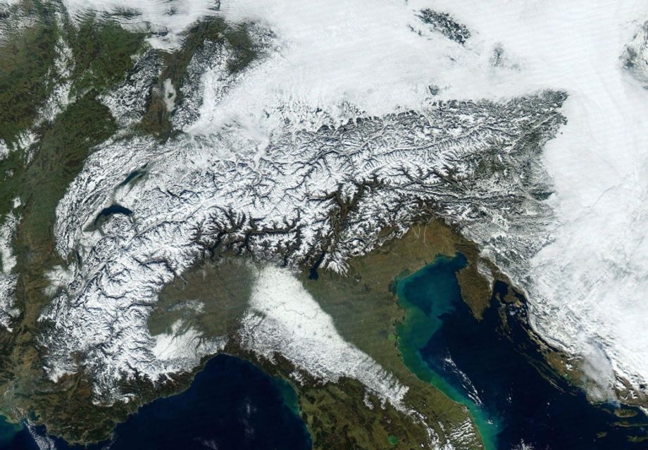 De Alpen blakend in de zon (bron: NASA)
