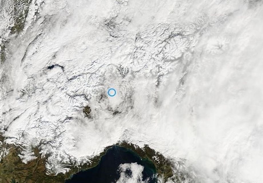 Delen van de Alpen zijn bewolkt maar er waren gisteren ook veel opklaringen (bron: NASA)
