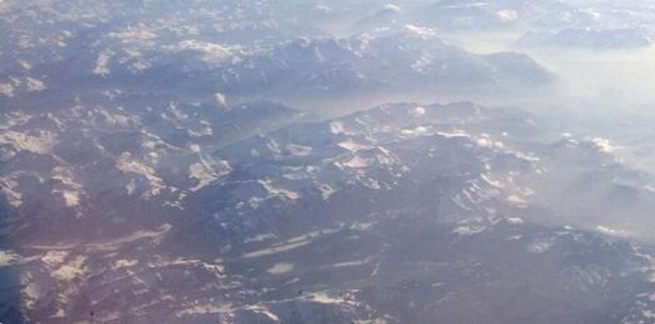 Zicht op de Franse Alpen vanuit een 'ander' vliegtuig