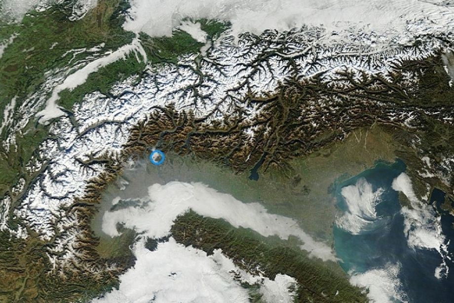 De Alpen blakend in de zon (bron: MODIS)