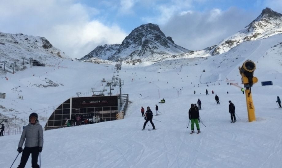 Boven de Idalp in Ischgl zijn de pistes nog altijd goed, via de app Sneeuwhoogte+