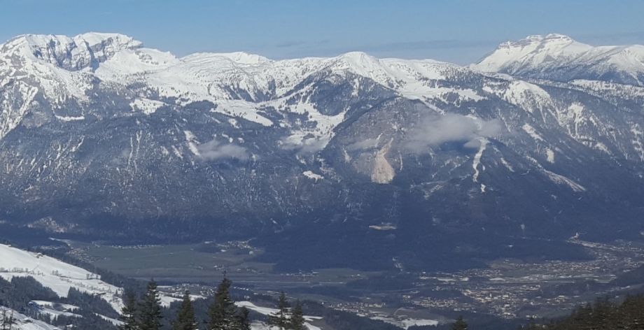 Voormalig skigebied van Kramsach (rechts), gezien vanuit het Alpbachtal