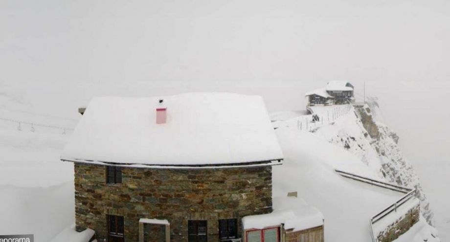 Ook in Saas Fee (Zwitserland) ligt een vers dik pak sneeuw