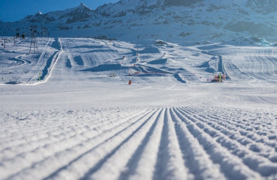 Hoeveel kilometer pistes heeft Alpe d'Huez zometeen?