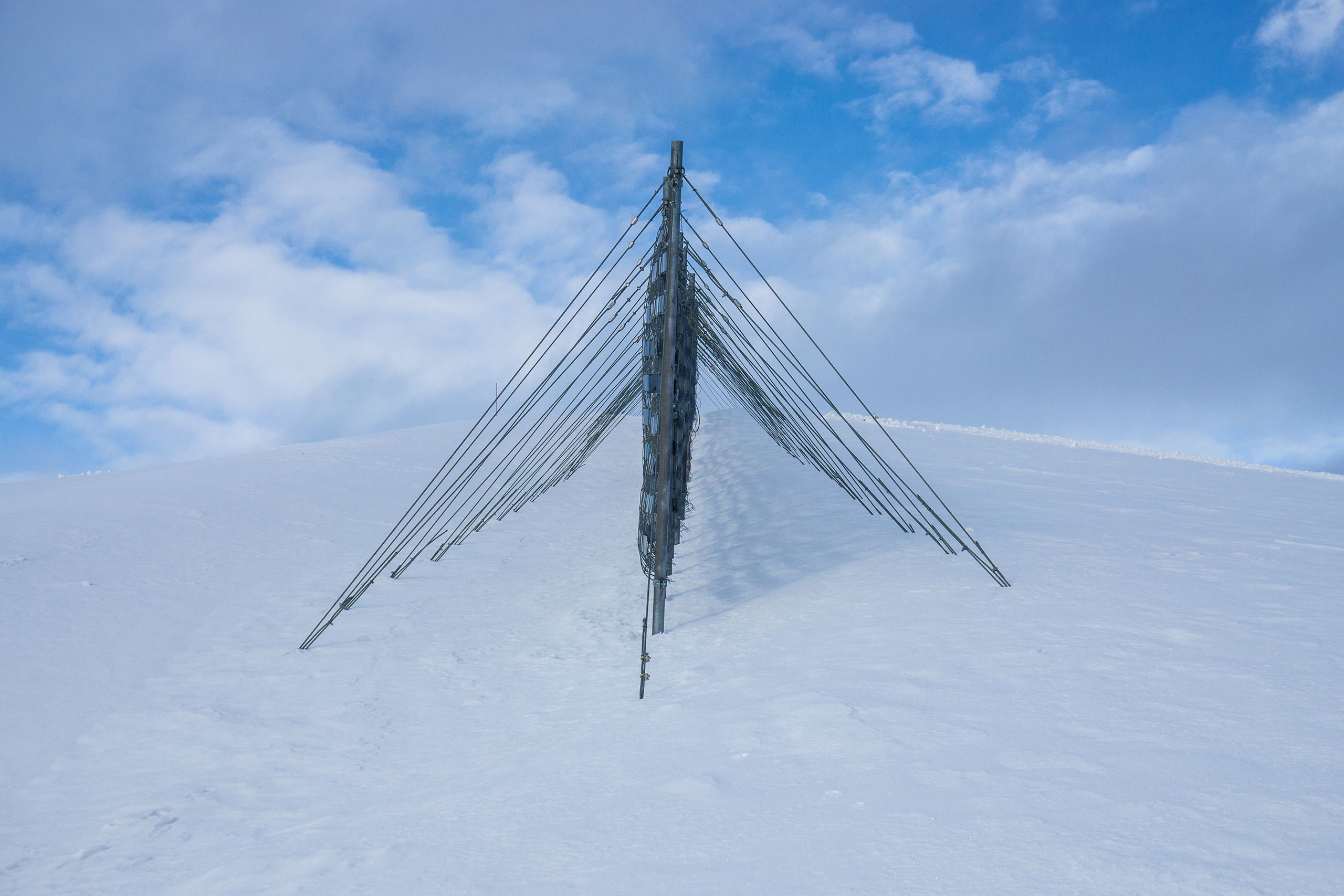 Netten in Livigno om de sneeuw tegen de wind te beschermen