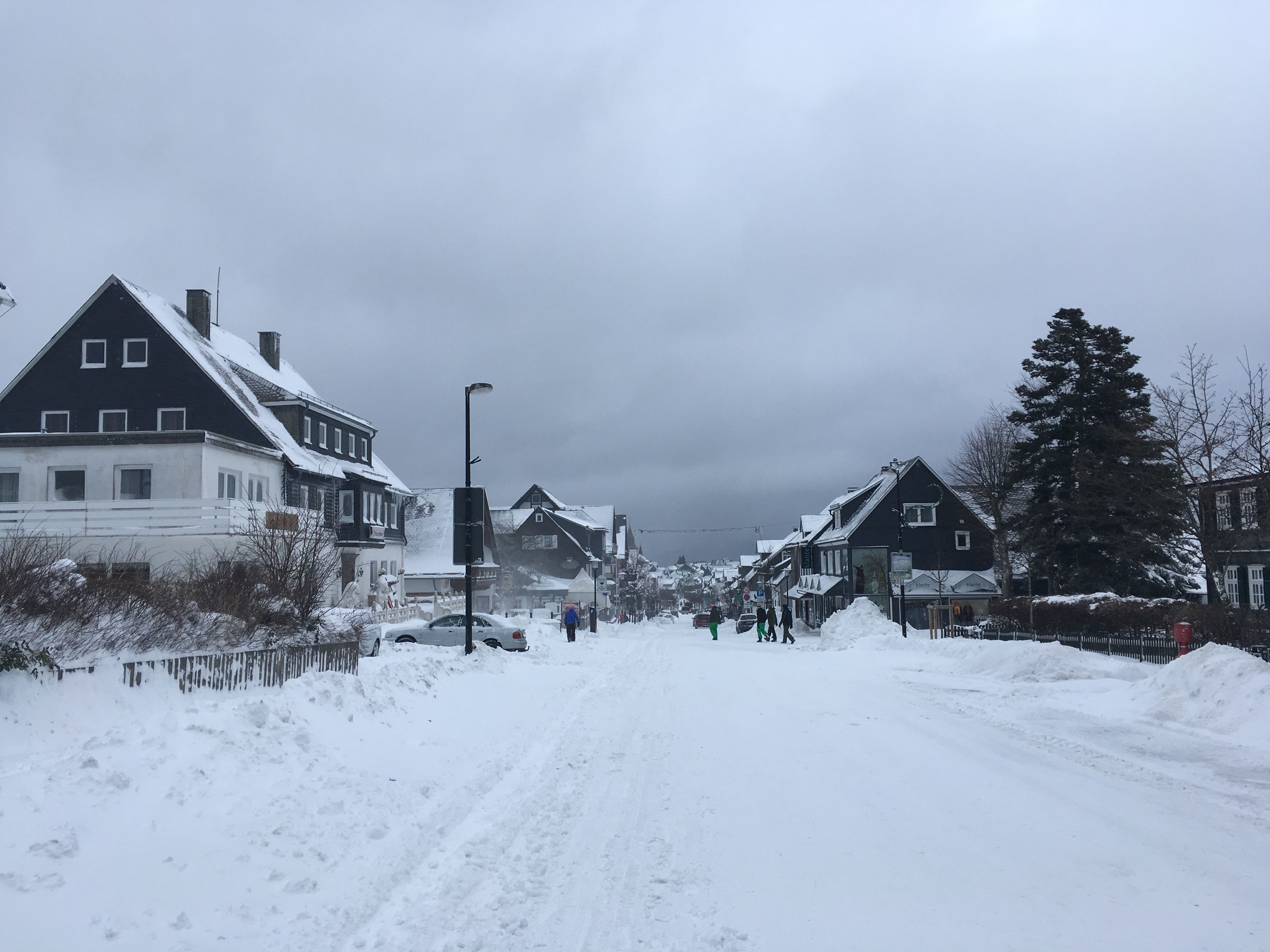In Winterberg zelf liggen de straten nog vol met sneeuw