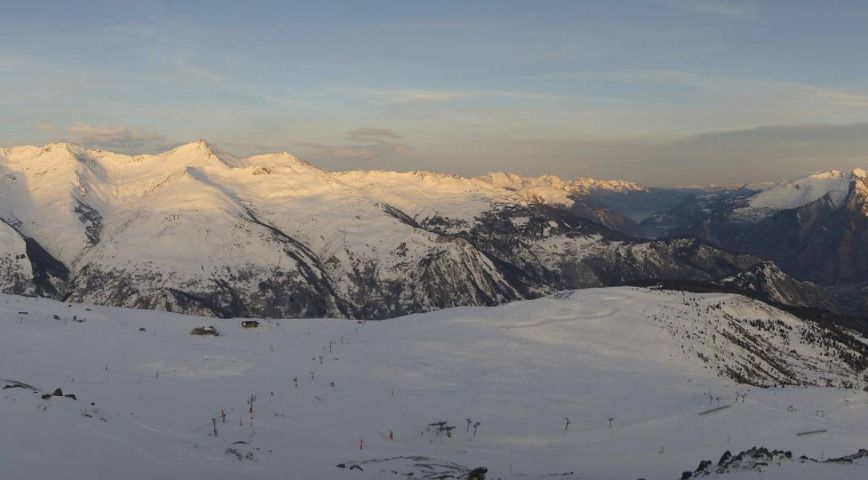 In de Franse Alpen kan het even bewolkt raken (webcam: Valmeinier)