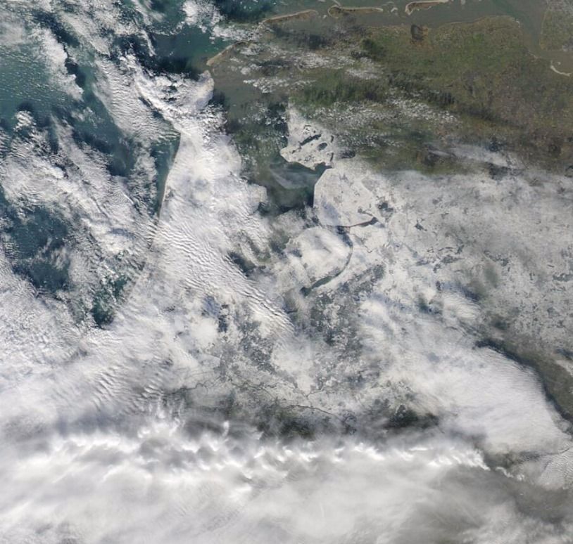 Sneeuw in Nederland vanuit de ruimte (foto: NASA)