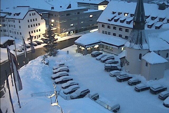 Alleen de hogere gebieden hebben morgen sneeuw, zoals in St. Christoph am Arlberg (webcam vanochtend)
