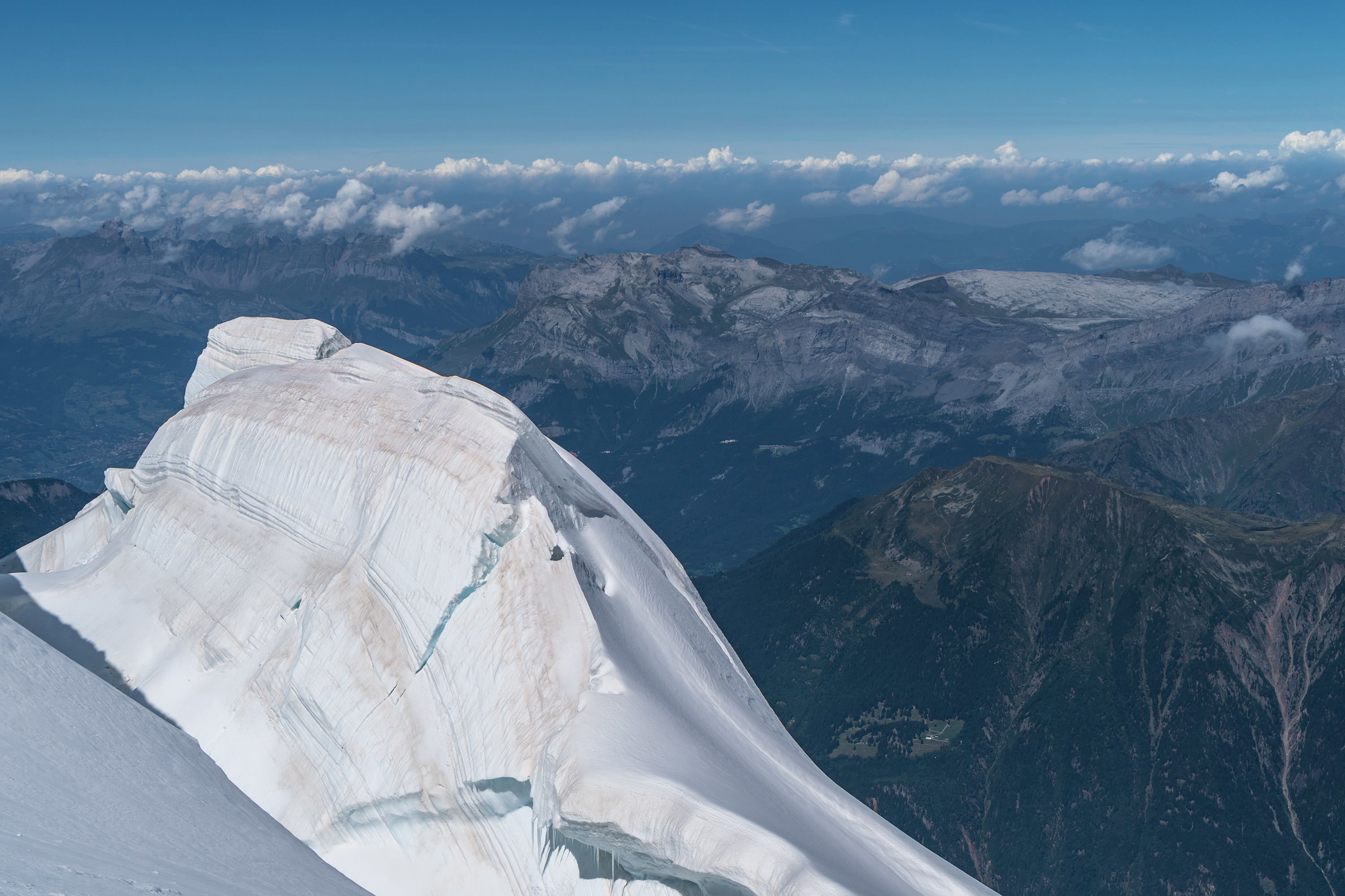 Flinke serac (ijstorens) op de noordwand van de Mont Blanc du Tacul