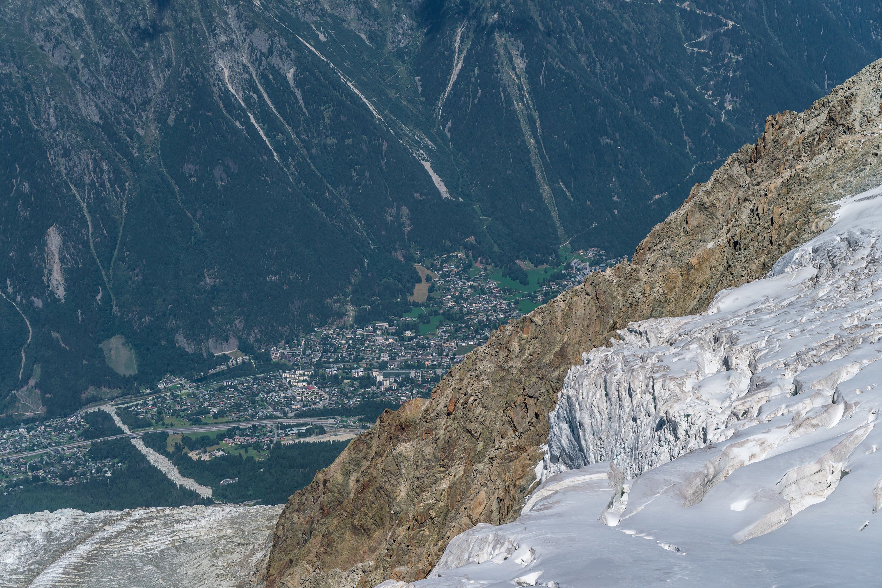 Dikke gletsjers met 2500 meter lager Chamonix