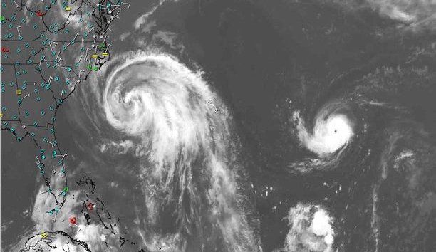 Orkaan Maria (links) en Lee (rechts) (bron: NOAA)