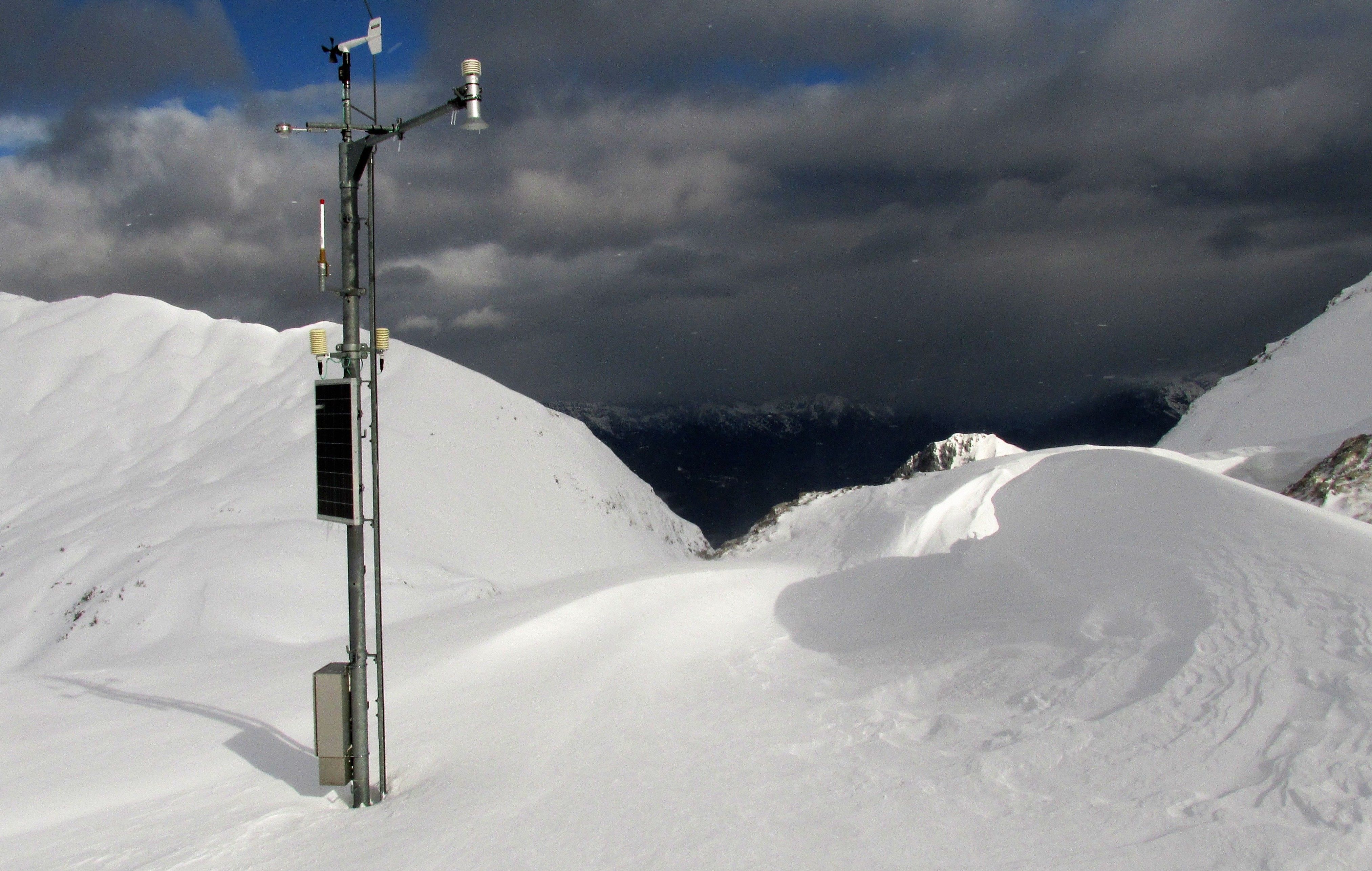 Sneeuwhoogtemeting met laser in het Bergtesgadener Land, bron: Coronium (Own work, CC BY-SA 3.0 via Wikimedia Commons)