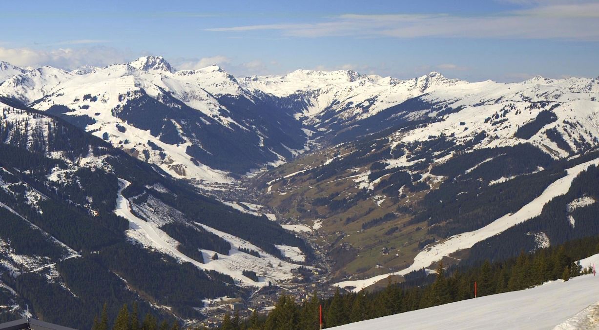 In skigebieden met noord- én zuidhellingen is sneeuw meten een grote uitdaging (voorbeeld Saalbach - Hinterglemm)