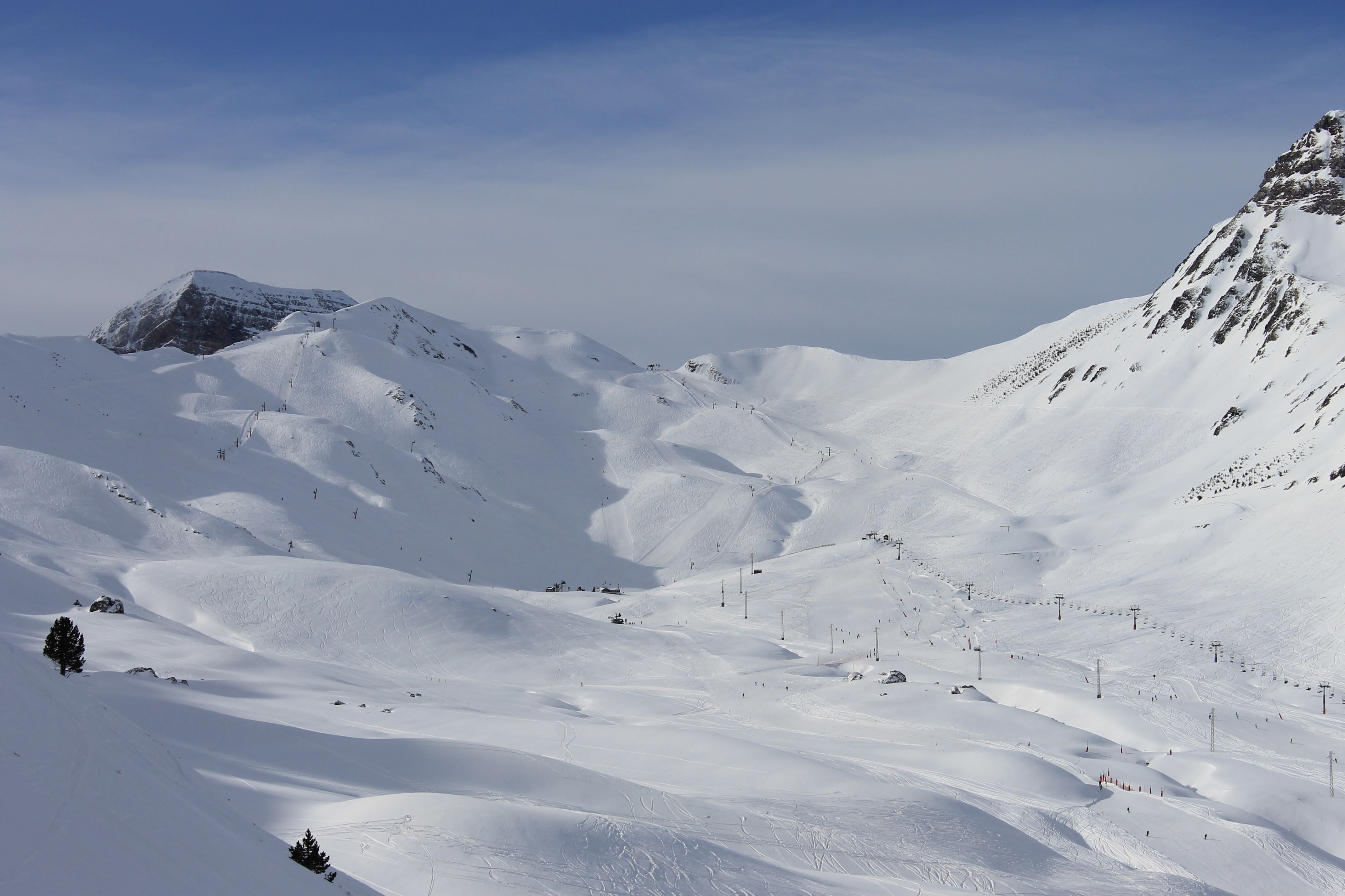 De kom bij het hoogste punt van het skigebied, de Punta De Las Tres Huegas (2308m)
