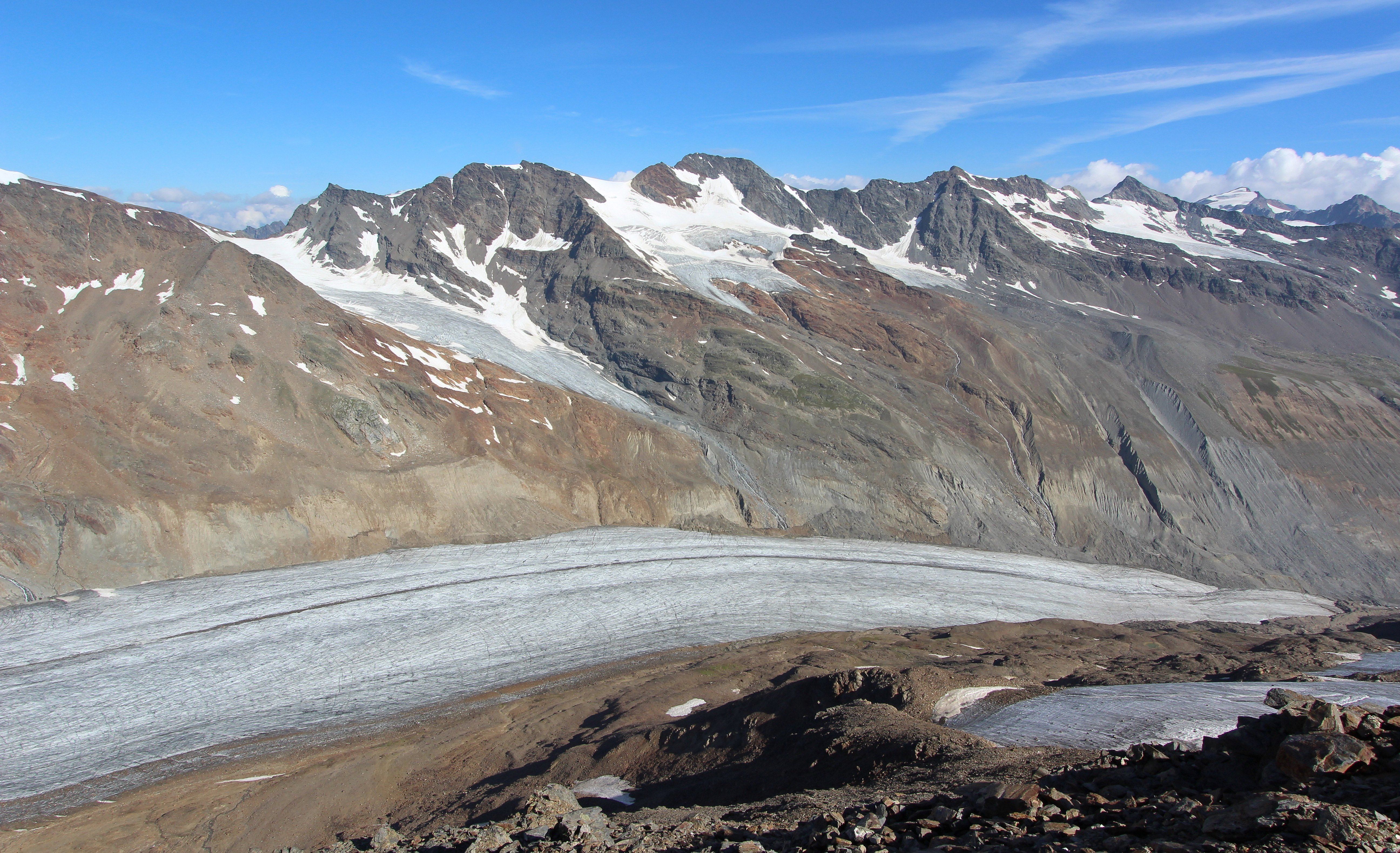 De sneeuwvrije Hintereisferner (Ötztaler Alpen) gaat deze week flink wat ijs verliezen