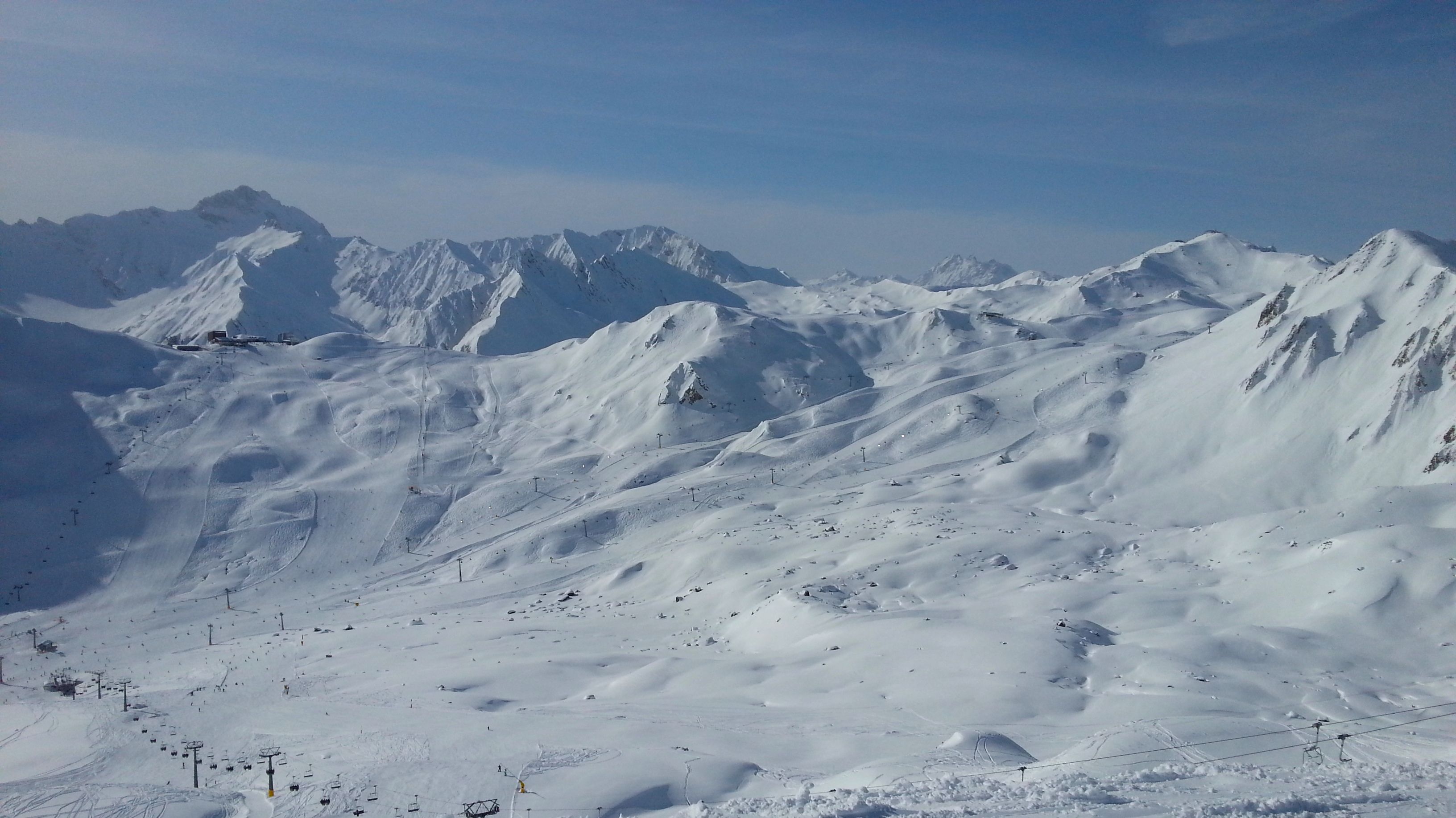 Vanuit het Zwitserse Samnaun worden massaal producten 'de grens over geskied' naar Ischgl
