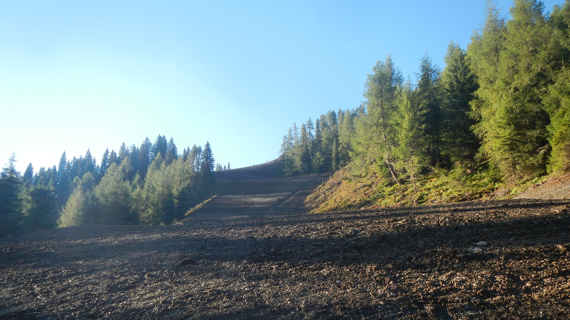 Flinke ingrepen in het landschap waren nodig voor de aanleg van de piste (mayrhofner-bergbahnen.com)