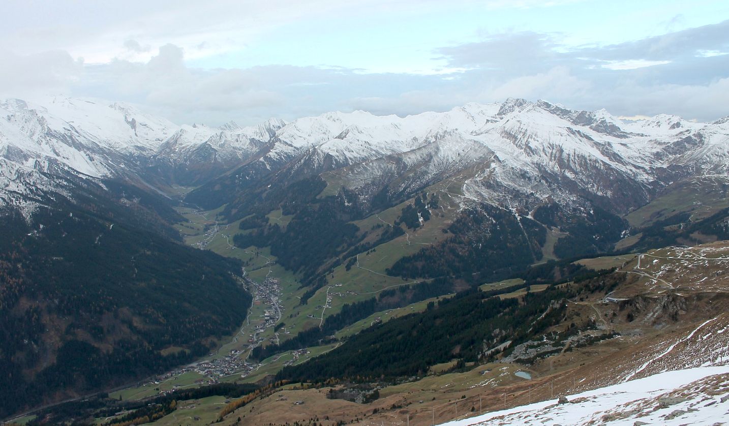 In Oostenrijk (foto: Tux, Zillertal 3000) kruipt de sneeuwgrens weer langzaam omhoog