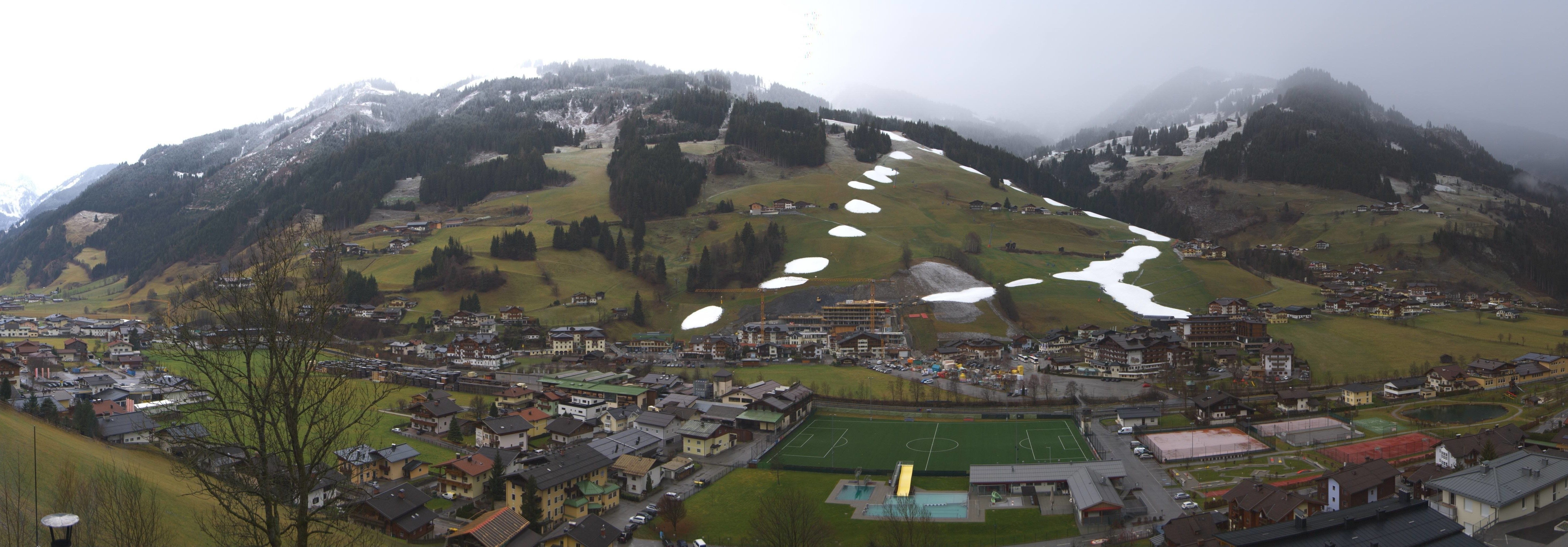 Vanochtend lag de sneeuwgrens in het Großarltal op ongeveer 1300 meter, maar ook hier gaat het in de loop van de dag sneeuwen tot in het dal.