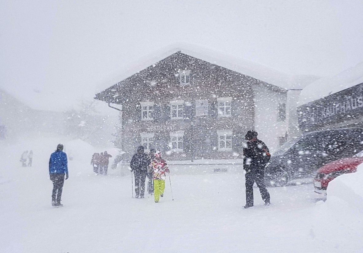Hevige sneeuwval in Lech vanmiddag