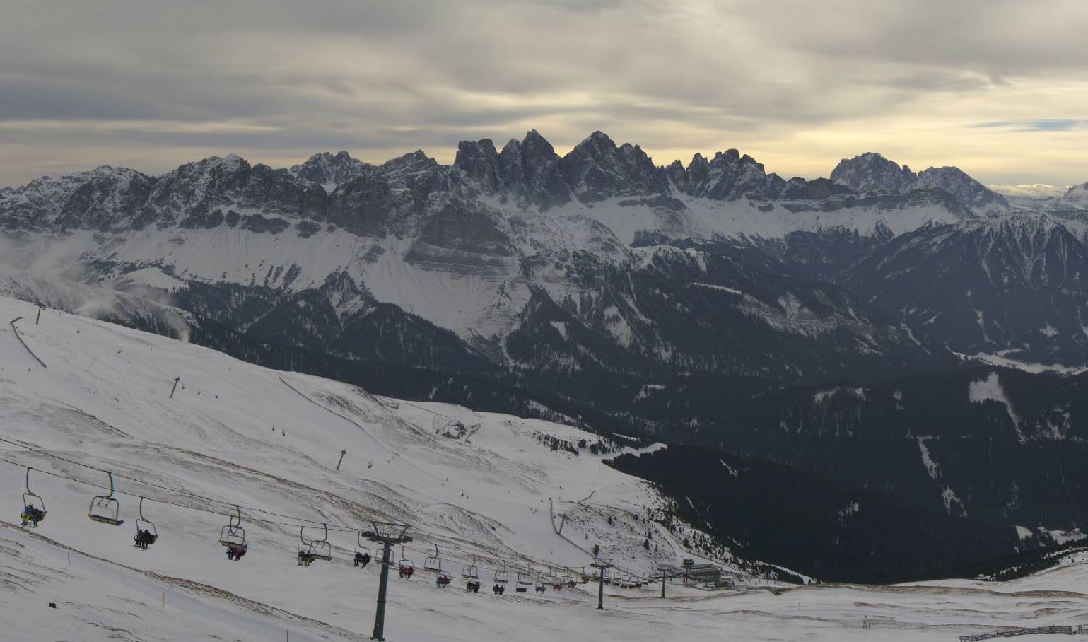 Het is (nog) karig gesteld met de sneeuw in het skigebied Plose bij Brixen, Zuid-Tirol